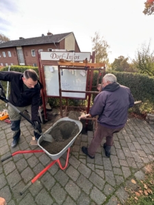Mehr über den Artikel erfahren Aufstellung eines Dorfschaukastens